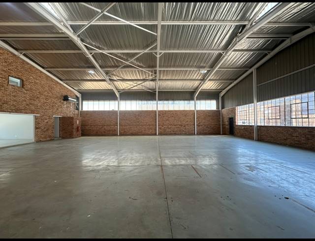 450M² WAREHOUSE TO LET IN HALFWAY HOUSE